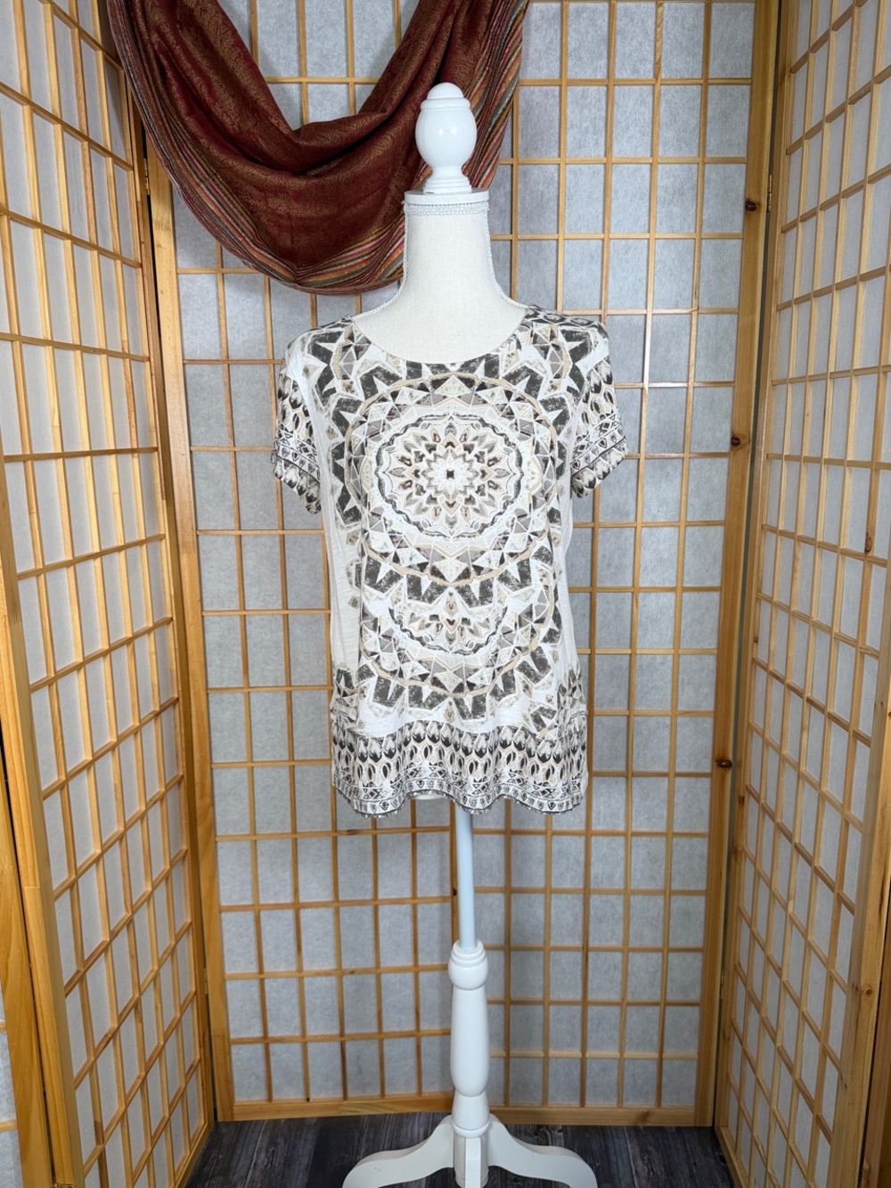 Neutral Medallion Short Sleeve Tee - Cream/Taupe